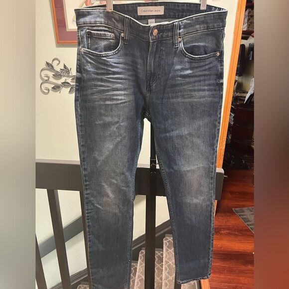 NWOT Men’s 32 x 32 Calvin Klein Blue Jeans
#141 - Picture 1 of 5